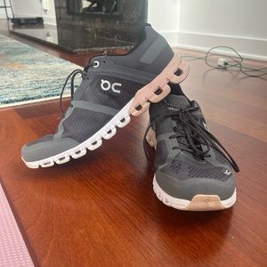 Women’s size 9 OnCloud